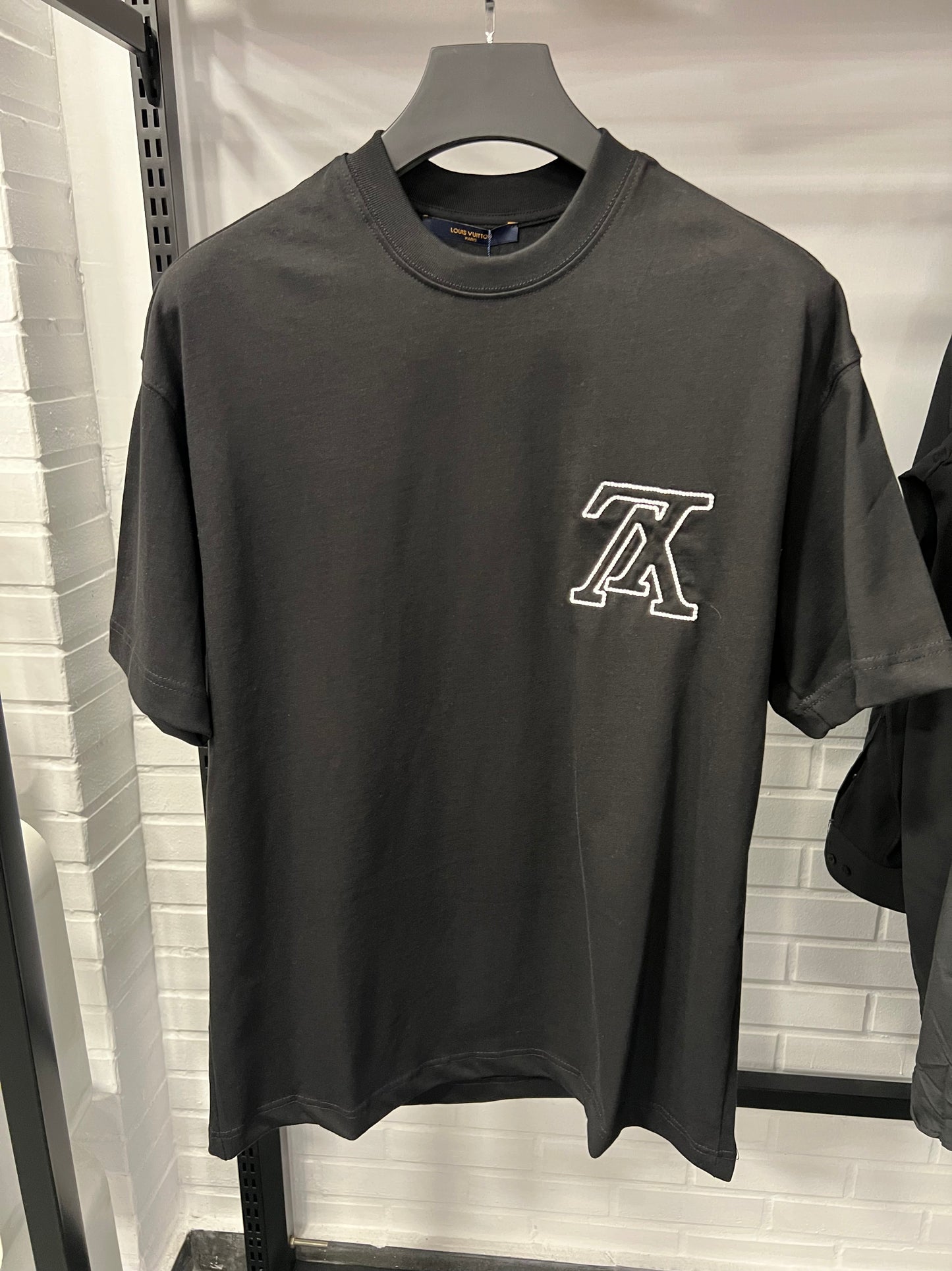 Lv Black T-shirt SKU-13