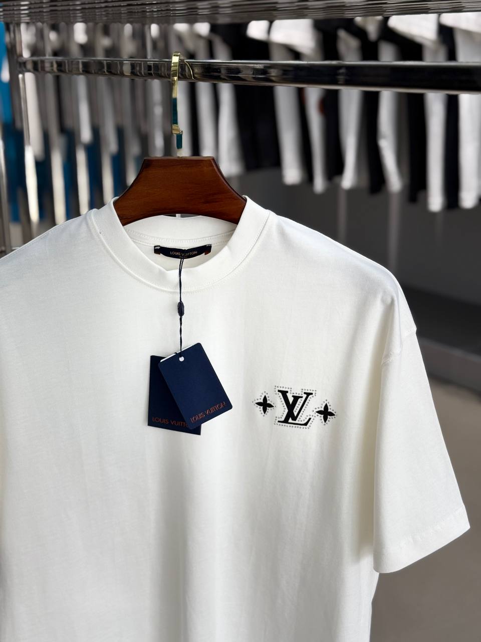 Lv White T-shirt Sku-1