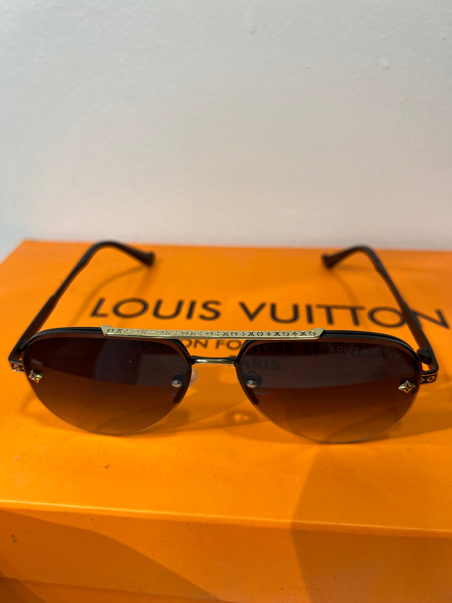 Lv Black/Gold Sunglasses