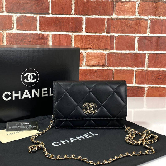 Chanel 19 WOC Black