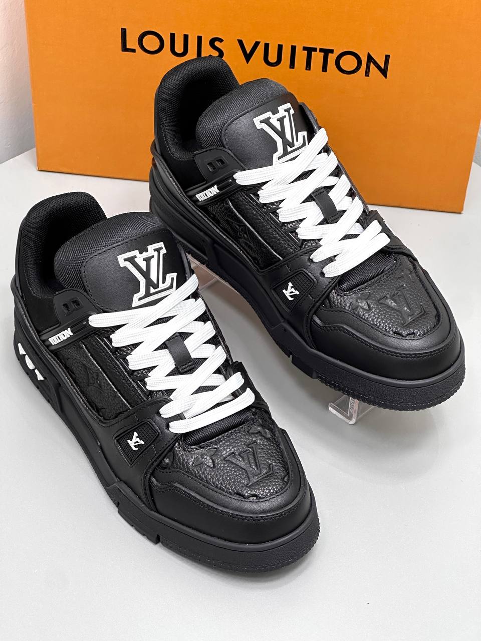 Lv Trainer Sneakers Black