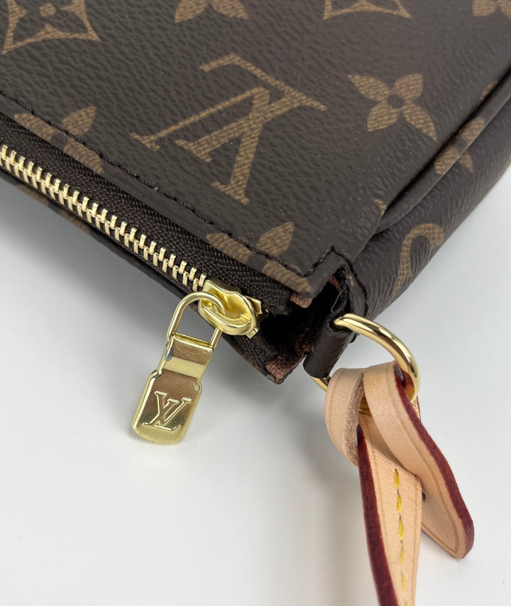Lv Pochette